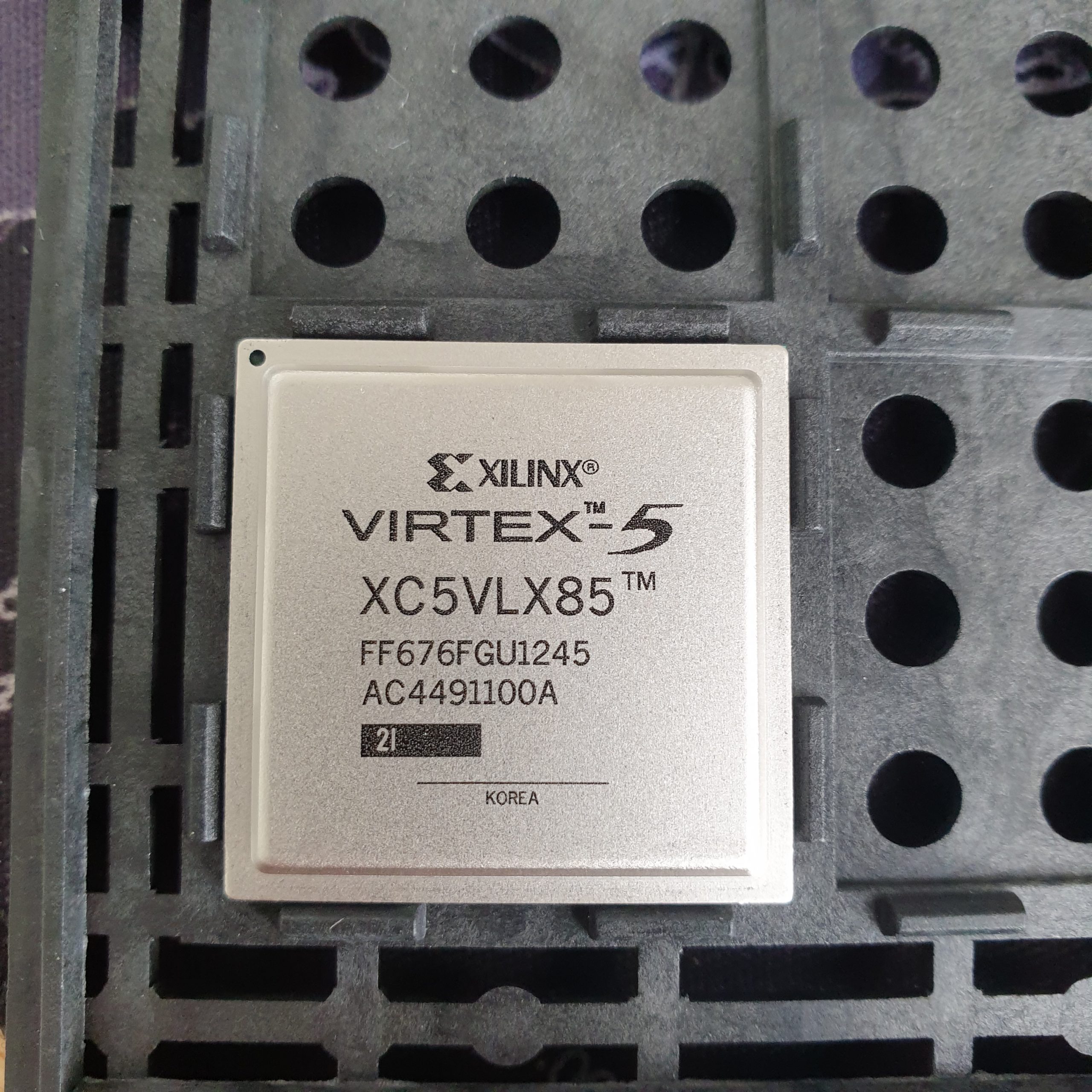 XC5VLX85-2FF676I